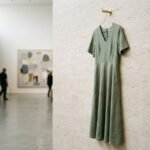 chic museum date outfits